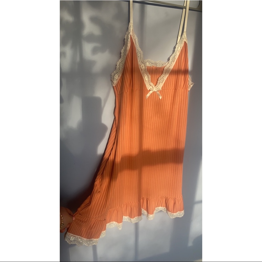 Plus size, pink/orange mini cami dress with white lace and white bow :D